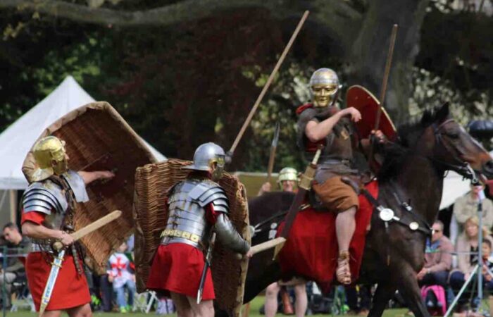 Roman cavalry exercises with infantry